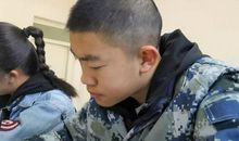 【锐作文】天掉毛笔，贫困少年圆美梦