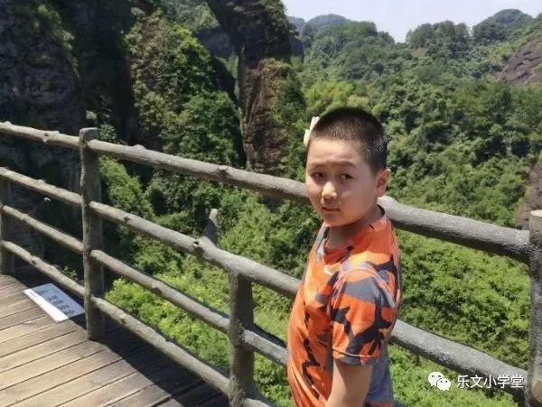 部编三年级（上）同步作文（1）《猜猜他是谁》 11