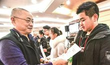 楚天杯创新写作大会昨颁奖，刘醒龙受聘为《帅作文》周报文学顾问