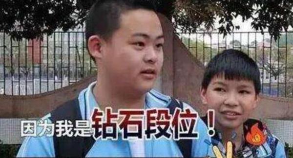 小学生玩王者荣耀“中毒”,80多个英雄名字写成作文,老师打70分 2