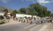 初三作文：幸福与关怀相伴而行