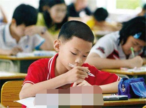 小学生“坑爹”作文走红，家长看的肚疼，老师却5个字霸气回应 4