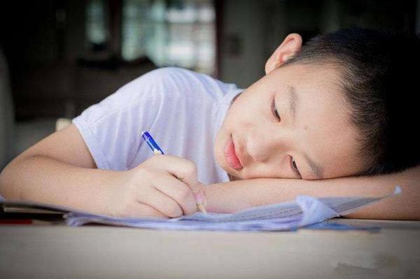 小学生“奇葩作文”火了,让人哭笑不得,网友:三天没被打过了? 7