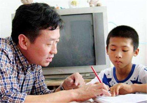 小学生“奇葩作文”火了,让人哭笑不得,网友:三天没被打过了? 8