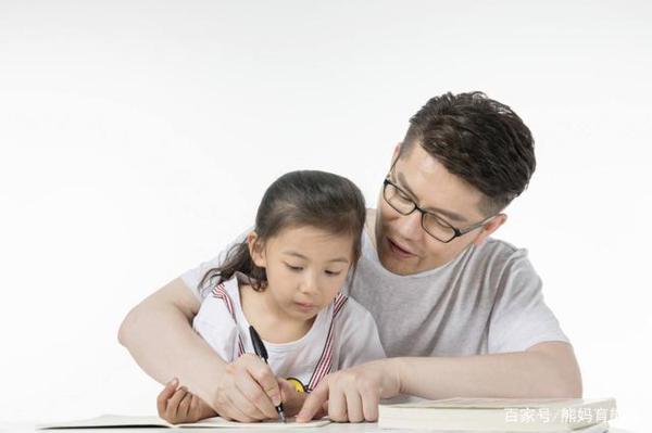 小学生作文《财可外露》,老师惊慌失措,家长:我们雇得起保镖 3