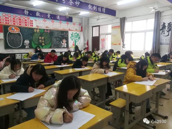 今天这里有场全市规模最大的现场作文大赛