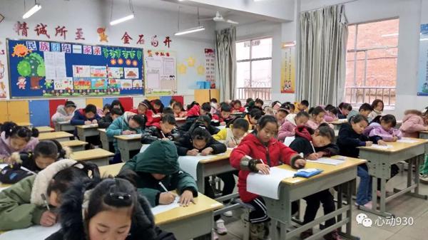 今天这里有场全市规模最大的现场作文大赛 1