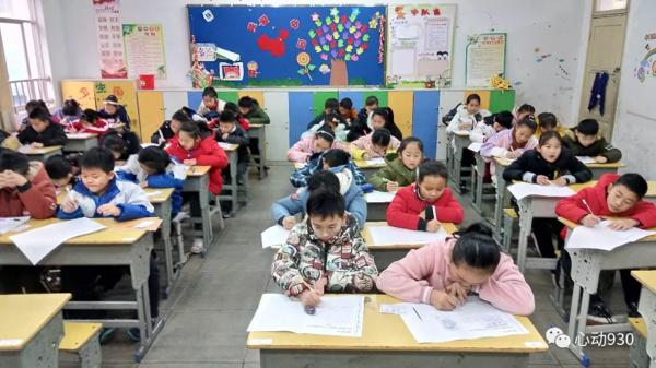 今天这里有场全市规模最大的现场作文大赛 3