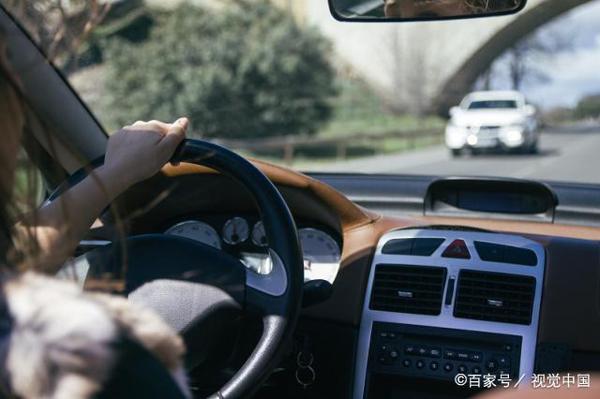 期末考试作文点评：《无法忘却的感动》 1