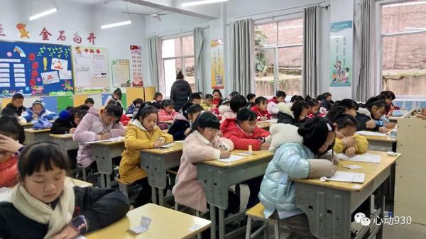 今天这里有场全市规模最大的现场作文大赛 4