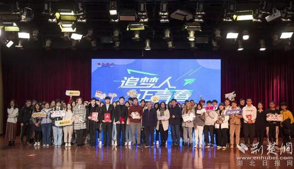 开口就是满分作文!第六届全国大学生评论大赛“神仙打架”,文末送书 4