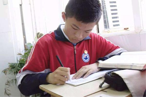 中考作文要拿高分,仅靠背优秀范文就够吗?一线教师:远远不够 5