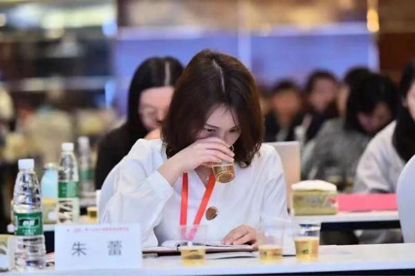 《青春与祖国同在》读后感：深刻理解青年的时代使命 2