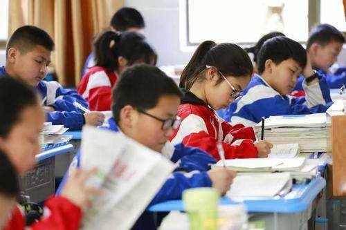 高一学生还在为语文作文犯愁?知道这3个技巧,从此48分不在话下 1