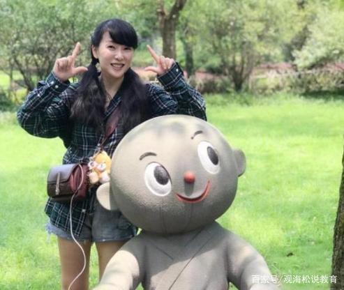 老师批改小学生作文:老师的字写得好,内容改得好,妈妈也被感动 8