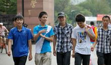 原创 作文点评：《格外闪耀的背影》，叙述流畅，感受生动，修辞传神