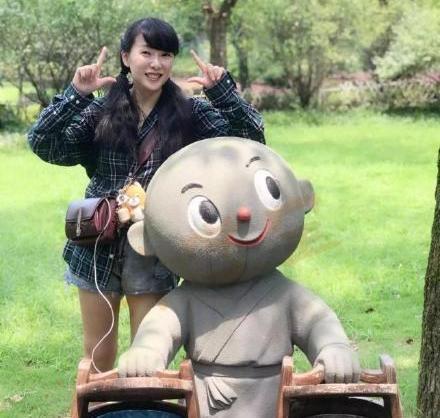 小学老师批作文获点赞,每篇作文至少看5遍,平均一篇写300字评语