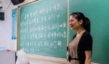 这老师太牛了：每改一次作文，写下评语逾万字！学生：我们喜欢