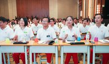 马云重回课堂：听完课，我都想写作文了