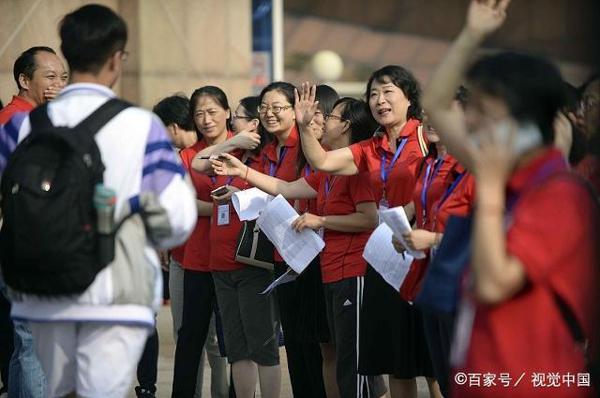 高考作文素材分析:《最大份扬州炒饭变垃圾引反思》
