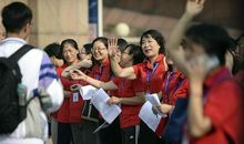 高考作文素材分析：《最大份扬州炒饭变垃圾引反思》