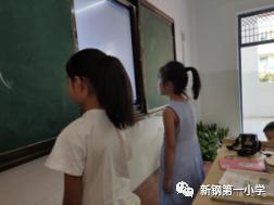 三年级作文首秀《猜猜他是谁》 1