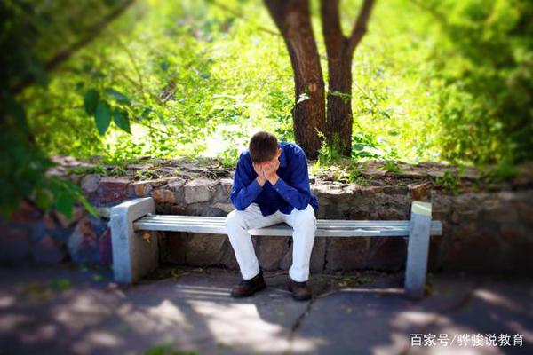 作文点评:《因为喜欢阳光,所以便活成了太阳的模样》 2
