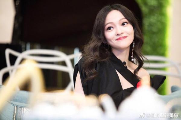 北大校长唱起了《隐形的翅膀》,还成了高考作文题