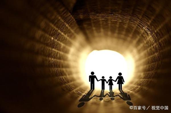 语文老师写下水作文:《守望心中的光明》