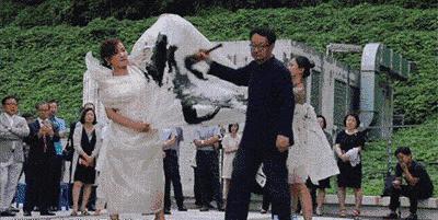 ▶老师让我们写作文不能少于300字，一同学的作文是这样写的... 24