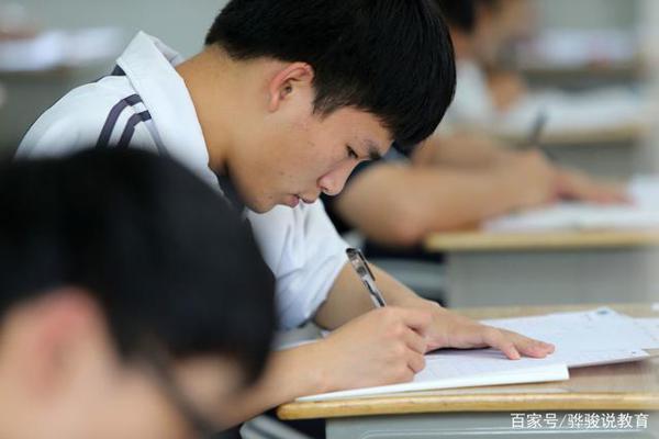 优秀作文点评：《美丽的花朵绽放出种子的坚强》 1