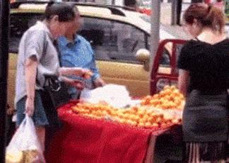 ▶老师让我们写作文不能少于300字，一同学的作文是这样写的... 21