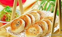 90后小情侣创业卖情侣烧饼