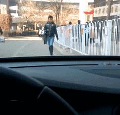 ▶老师让我们写作文不能少于300字，一同学的作文是这样写的... 4