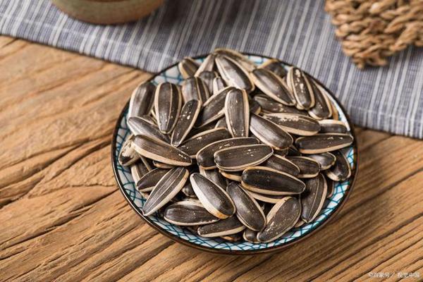 作文素材：珍惜时间从拒绝瓜子开始。不一般的作文素材，等你收藏 1