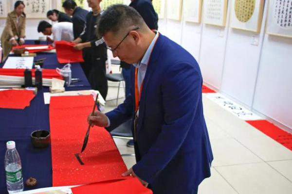 「校庆」艺作文华渡龙马,峥嵘岁月共奋进——记“龙马奋进 艺作文华——中央财经大学建校70周年文化与传媒学院师生作品展”顺利举办 36