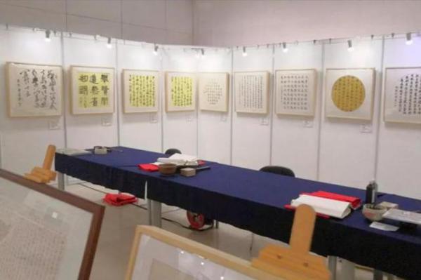 「校庆」艺作文华渡龙马,峥嵘岁月共奋进——记“龙马奋进 艺作文华——中央财经大学建校70周年文化与传媒学院师生作品展”顺利举办 16