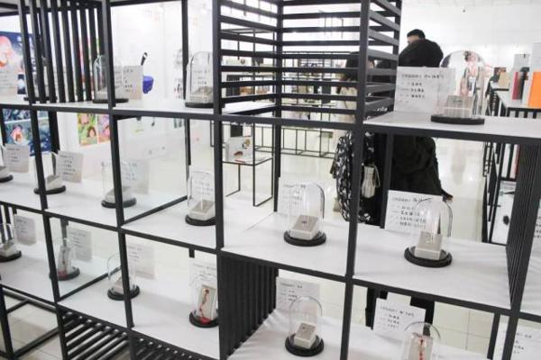 「校庆」艺作文华渡龙马,峥嵘岁月共奋进——记“龙马奋进 艺作文华——中央财经大学建校70周年文化与传媒学院师生作品展”顺利举办 12