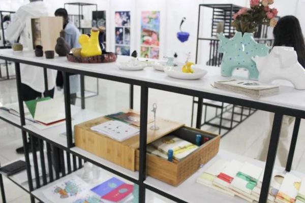 「校庆」艺作文华渡龙马,峥嵘岁月共奋进——记“龙马奋进 艺作文华——中央财经大学建校70周年文化与传媒学院师生作品展”顺利举办 6