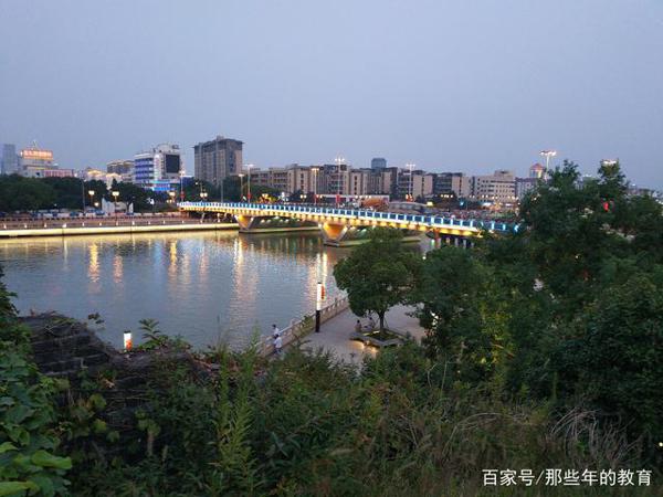 七年级第一次月考,优秀语文作文鉴赏——有奶奶的陪伴,真好 3