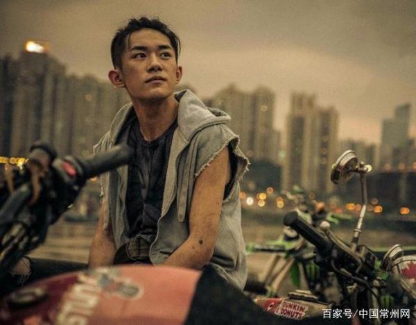 电影上映四天破6亿,易烊千玺发“小作文”太走心,因一句话流泪 2