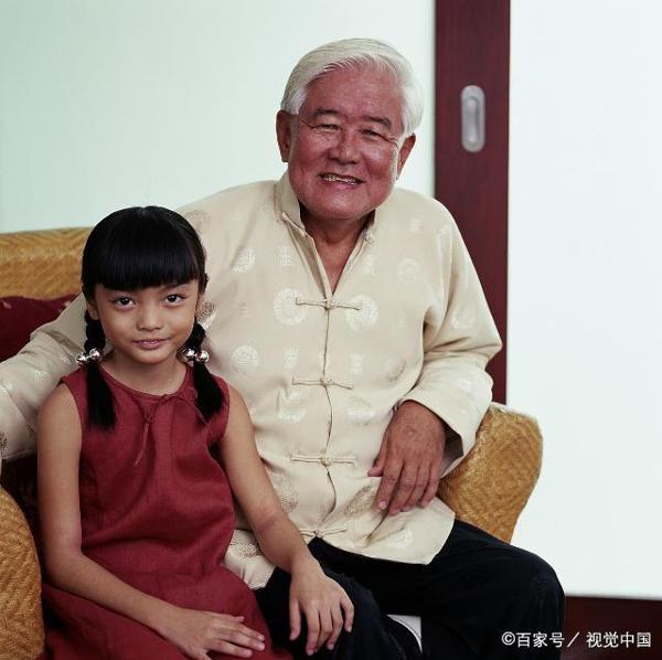 成都中考作文点评：《我心中的英雄》，痴情好男人形象跃然纸上
