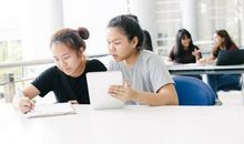 中学生优秀作文点评：《接得了鲜花，装得了风沙》，好有深度