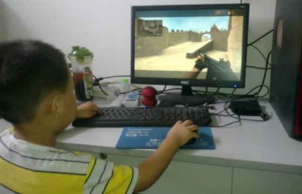 小学生作文《我好无聊》引争议,老师给0分,网友却说这才是高手