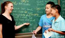 中小学生英语作文常用重点短句：pick，treat和stand的口语短句