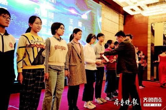 山东省首届中小学生作文大赛颁奖典礼举行,50名齐鲁小作家亮相