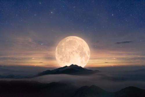 抒情哲理散文：夜空里，中秋的月_800字