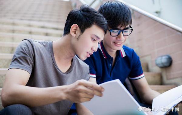 荆州中考满分作文批讲:《攀爬的姿态》 2