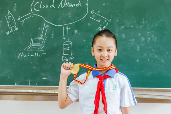 晨览作文——良好的题材，加上美妙的语言。 3