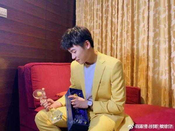 隔壁老樊写歌就像写作文,播放量还能高达百亿,这是歌坛的悲哀! 3